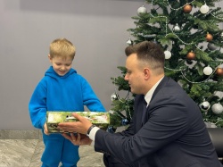 Депутаты продолжают поздравлять барнаульцев с новогодними праздниками