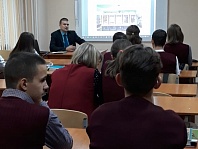 В связи с празднованием 80-летия представительной власти в Алтайском крае депутаты проводят встречи со школьниками Барнаула 