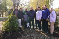Вячеслав Франк и Галина Буевич приняли участие в общегородском субботнике
