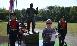 В Барнауле открыли памятник участнику СВО, трижды кавалеру ордена Мужества Александру Шипунову