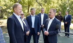 Виктор Томенко проконтролировал ход благоустройства парка им. Ленина в Барнауле
