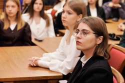 В городской Думе провели лекцию и экскурсию для студентов 