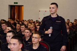 Галина Буевич рассказала курсантам Барнаульского юридического института о работе барнаульских депутатов