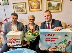 Депутаты городской Думы поздравляют ветеранов с Днем Победы