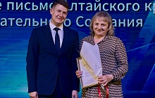 Коллектив барнаульской поликлиники № 14 поздравили с наступающим профессиональным праздником