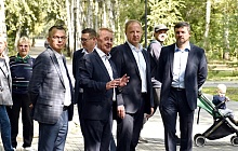 Виктор Томенко проконтролировал ход благоустройства парка им. Ленина в Барнауле