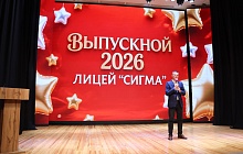 Депутаты Барнаульской городской Думы поздравили одиннадцатиклассников с окончанием школы