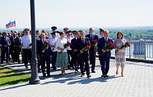 В День России в Барнауле торжественно подняли государственный флаг