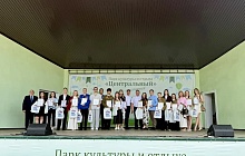 Депутаты Барнаульской городской Думы поздравили одиннадцатиклассников с окончанием школы