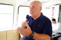 Депутат Валерий Касплер организовал для активистов традиционную прогулку по Оби на теплоходе