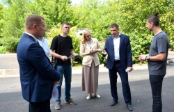 В Барнауле продолжаются работы по благоустройству дворовых территорий