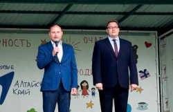 Дмитрий Мавлютов поздравил жителей Индустриального района с Днем семьи, любви и верности