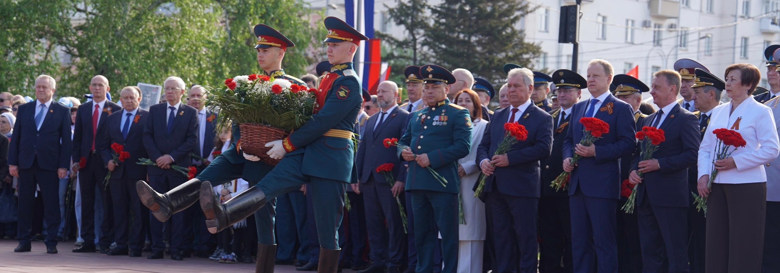 В День Победы на городском Мемориале Славы возложили цветы