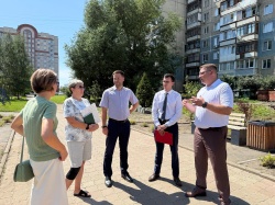Навстречу жителям: приемка школ к новому учебному году, контроль за ходом благоустройства города