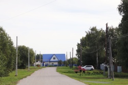 Новую линию наружного освещения обустраивают на пригородной территории Ленинского района
