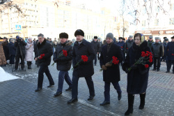 Память героев-защитников Сталинграда почтили в Барнауле