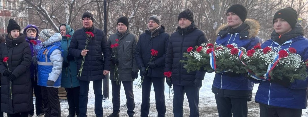 Возложение цветов в честь Дня Героев Отечества состоялось в Индустриальном районе