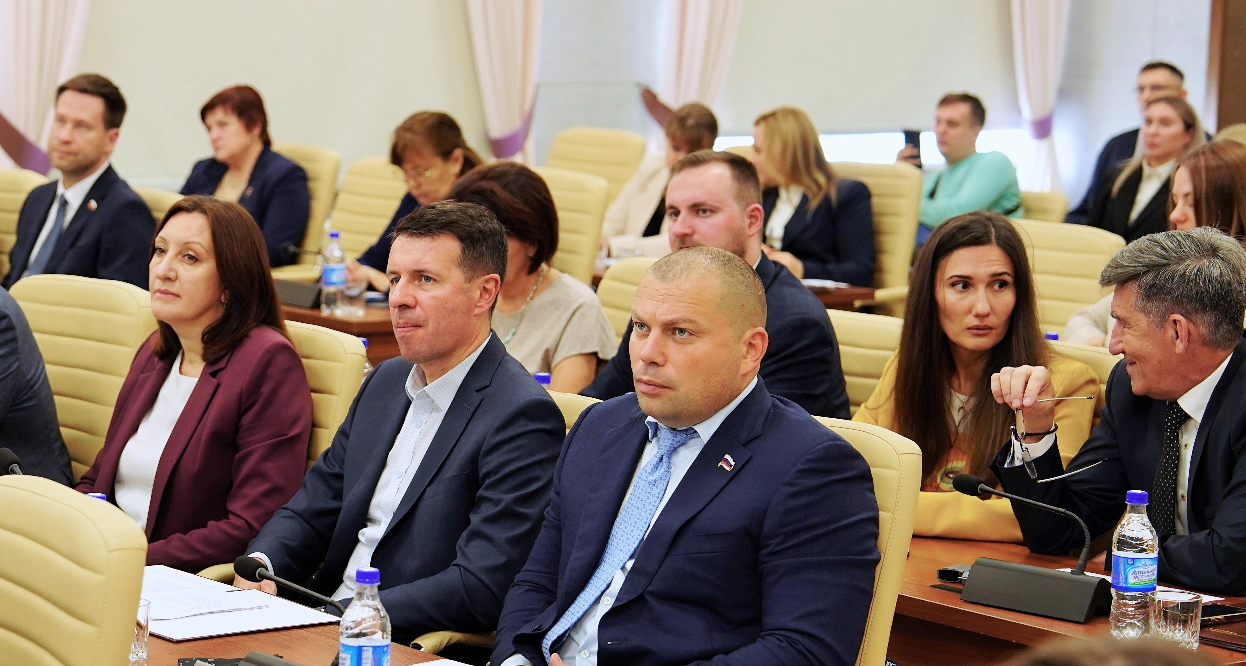 Версия для печати Десять депутатов городской Думы перешли в краевой парламент
