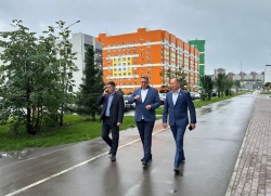 Дмитрий Аганов проконтролировал ход работ по благоустройству Индустриального района