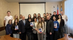 Навстречу жителям: отчетные конференции, встречи с молодыми избирателями и приемы граждан