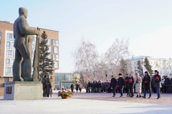 В Барнауле почтили память героев Сталинградской битвы