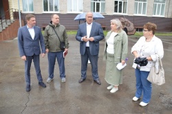 Депутаты БГД проконтролировали выполнение работ по благоустройству стадиона