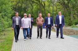 Сергей Струченко принял участие в выездном совещании в парке имени Ленина