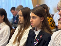 Депутаты вручили паспорта юным жителям Барнаула