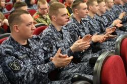 В Барнауле поздравили военнослужащих с 10-летием Росгвардии и 215-летием войск правопорядка