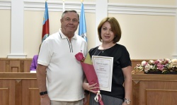 За труд на благо Барнаула: в мэрии чествовали педагогов, промышленников и общественников