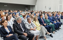 «В честь 296‑летия Барнаула: в Железнодорожном районе отметили заслуги жителей и открыли Доску Почёта»