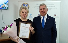 Андрей Солодилов вручил награды сотрудникам Барнаульского молочного комбината