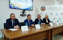 Андрей Солодилов вручил награды сотрудникам Барнаульского молочного комбината