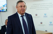 Андрей Солодилов вручил награды сотрудникам Барнаульского молочного комбината