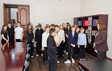 Как работает городская власть: ученики гимназии №42 познакомились с деятельностью Барнаульской Думы 