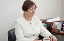 Галина Буевич передала поздравления с наступающим Днем Победы ветерану Великой Отечественной войны Марии Денежкиной