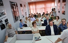В Алтайском институте культуры открыли именную аудиторию Валерия Золотухина