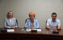 Вячеслав Перерядов вручил награды сотрудникам краевого Отделения Социального фонда России