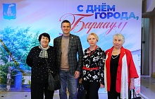В канун Дня города барнаульцам вручили высокие награды