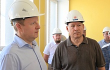 Власти края и города проинспектировали обновление школ в самом густонаселенном районе Барнаула