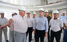 Власти края и города проинспектировали обновление школ в самом густонаселенном районе Барнаула