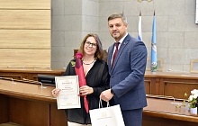 В администрации Барнаула наградили представителей строительной отрасли