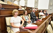 В администрации Барнаула наградили представителей строительной отрасли