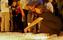 Сотни свечей зажглись в Барнауле в День памяти и скорби