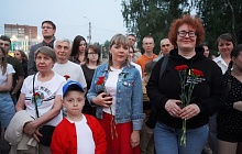 Сотни свечей зажглись в Барнауле в День памяти и скорби