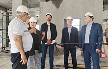 Более 700 пациентов за смену: строительство нового корпуса поликлиники № 9 в Барнауле выполнено на 40%