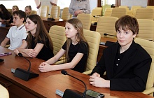 Как работает городская власть: ученики гимназии №42 познакомились с деятельностью Барнаульской Думы 