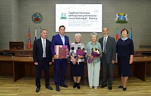 В краевой столице торжественно открыли обновленную Доску Почета «Слава и гордость Барнаула»