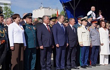  Торжественное шествие войск Барнаульского гарнизона проходит в Барнауле