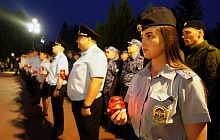 Сотни свечей зажглись в Барнауле в День памяти и скорби